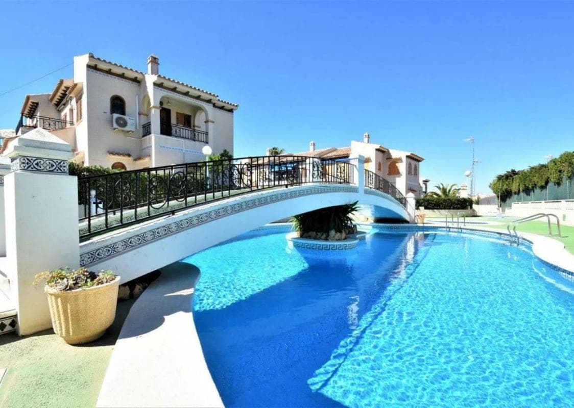 Sale of apartment in Calle Mar del Norte, 1, Torrevieja
photo 3