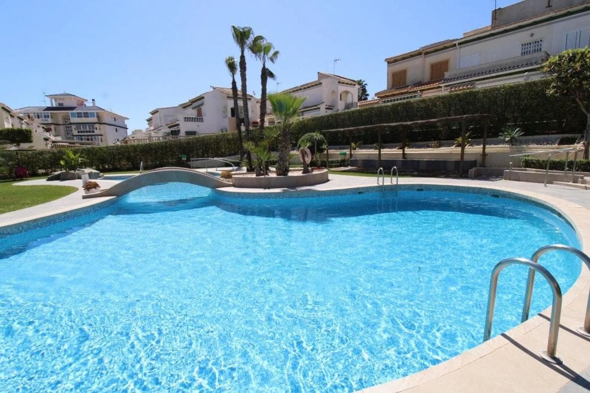 Sale of apartment in Calle Mar del Norte, 1, Torrevieja
photo 4