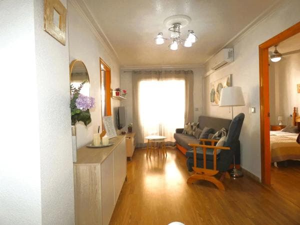 Sale of flat in Calle Beniajan, 10, Torrevieja
thumbnail 2