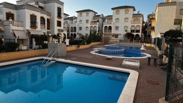 Venta de piso en Barrio Cañada del Molino, Torrevieja
thumbnail 1