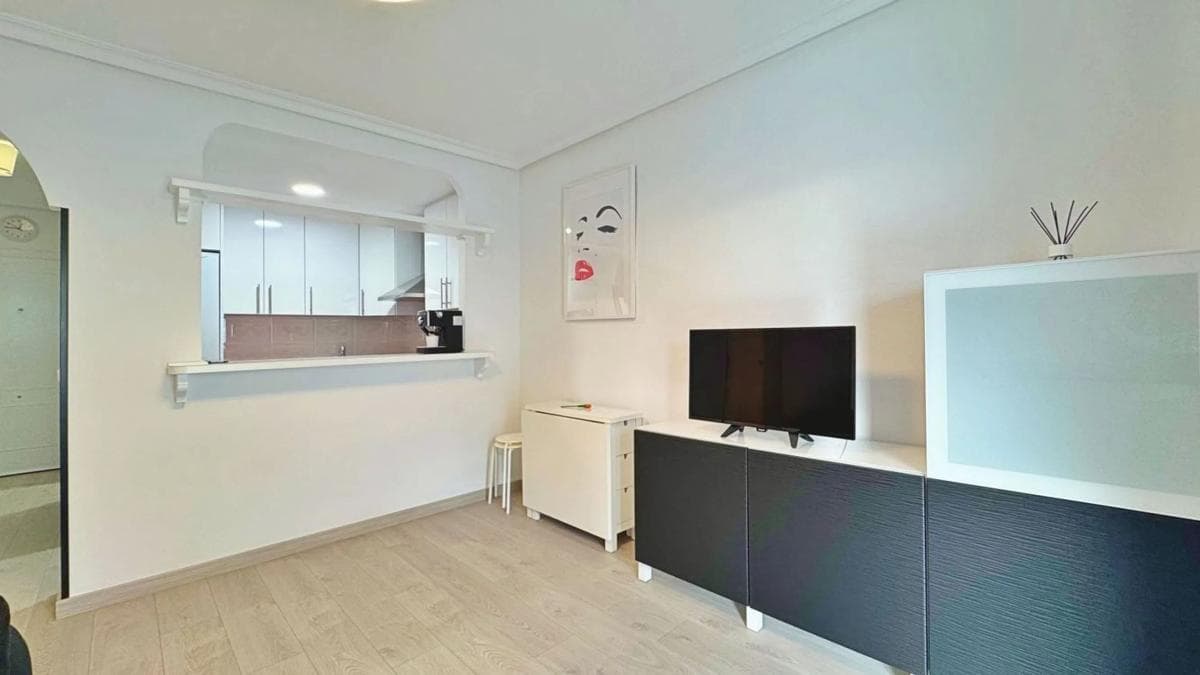 Venta de piso en Barrio Los Europeos, Torrevieja
photo 2