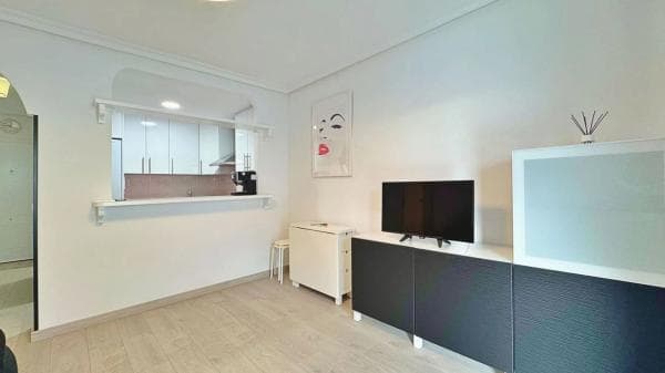 Venta de piso en Barrio Los Europeos, Torrevieja
thumbnail 1