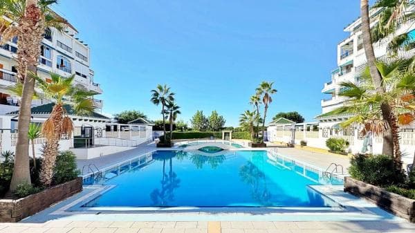 Venta de piso en Barrio Los Europeos, Torrevieja
thumbnail 2
