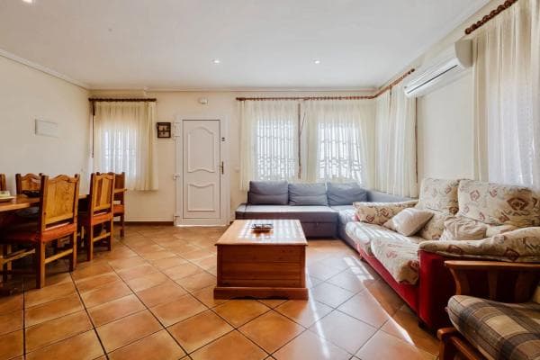 Venta de piso en Barrio Los Europeos, Torrevieja
thumbnail 1