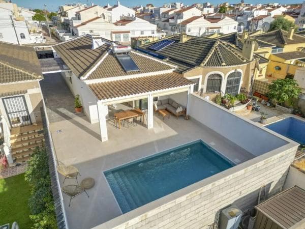 Chalet independiente en venta en Barrio La Siesta - El Salado - Torreta, Torrevieja
thumbnail 2