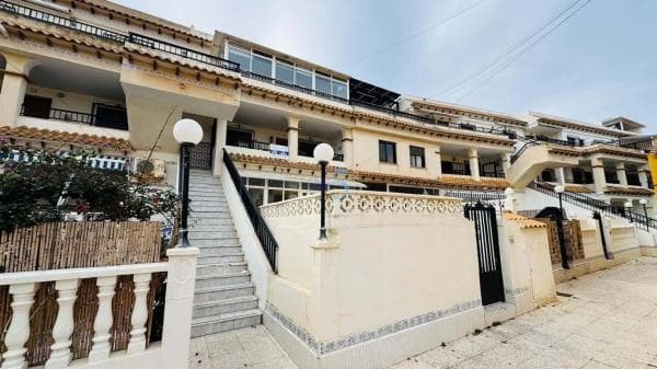 Sprzedaż mieszkania w Barrio La Veleta, Torrevieja
thumbnail 1