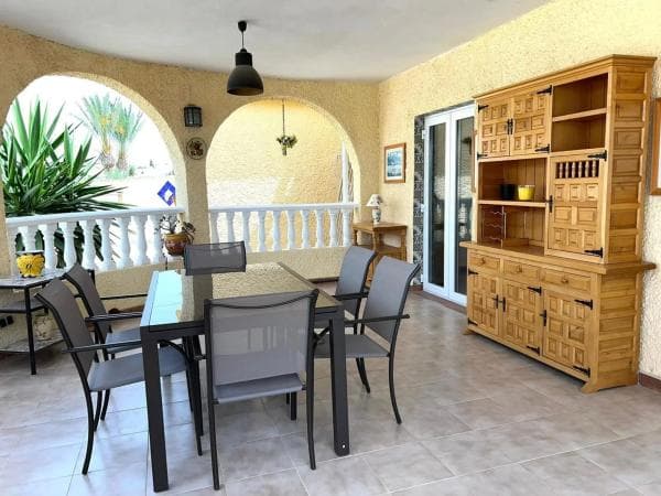 Chalet independiente en venta en Barrio La Siesta - El Salado - Torreta, Torrevieja
photo 1