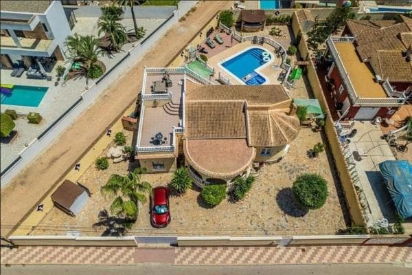 Chalet independiente en venta en Barrio La Siesta - El Salado - Torreta, Torrevieja
thumbnail 1