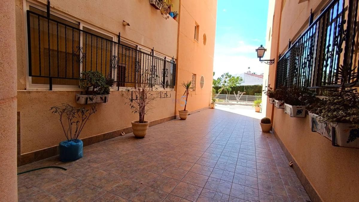 Venta de piso en Barrio La Siesta - El Salado - Torreta, Torrevieja
photo 4