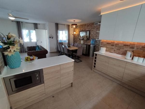 Chalet independiente en venta en Barrio La Siesta - El Salado - Torreta, Torrevieja
photo 1