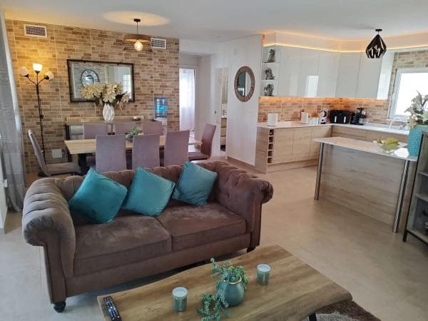 Chalet independiente en venta en Barrio La Siesta - El Salado - Torreta, Torrevieja
thumbnail 1