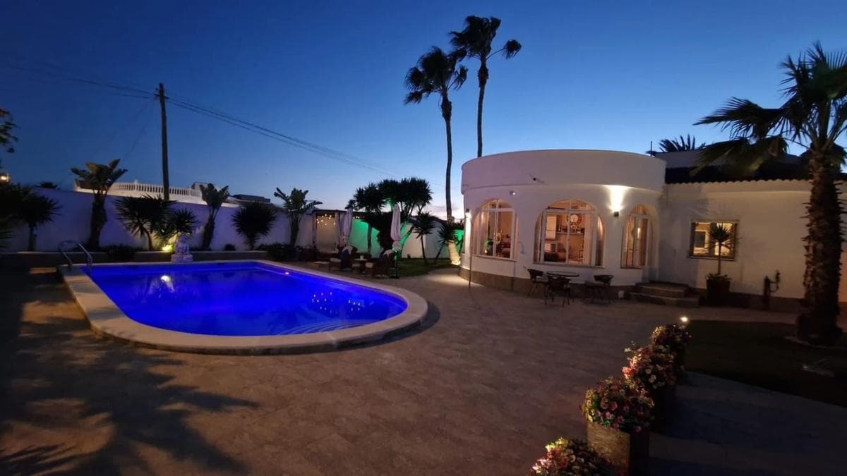 Venta de chalet independiente en Barrio La Siesta - El Salado - Torreta, Torrevieja
photo 2