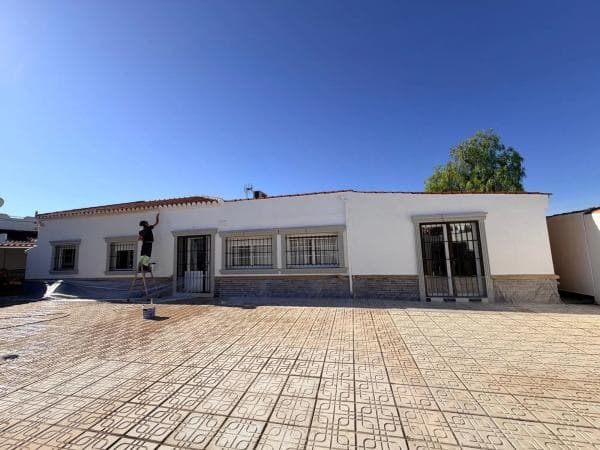 Chalet independiente en venta en Barrio La Siesta - El Salado - Torreta, Torrevieja
thumbnail 1