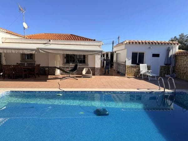 Chalet independiente en venta en Barrio La Siesta - El Salado - Torreta, Torrevieja
thumbnail 2