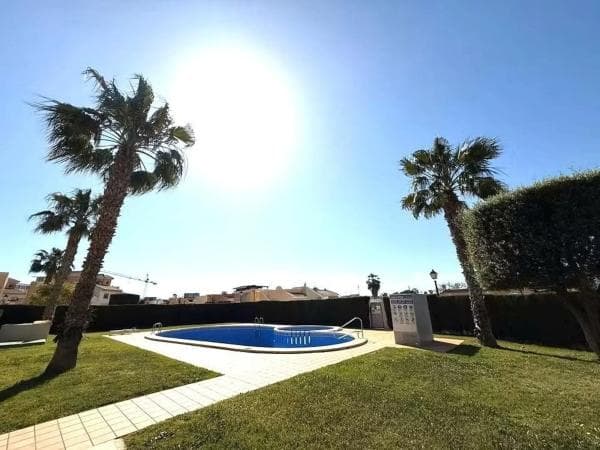 Chalet independiente en venta en Barrio La Siesta - El Salado - Torreta, Torrevieja
photo 1