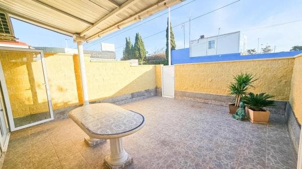 Chalet independiente en venta en Barrio La Siesta - El Salado - Torreta, Torrevieja
thumbnail 1