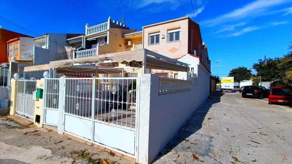 Chalet independiente en venta en Barrio La Siesta - El Salado - Torreta, Torrevieja
photo 1