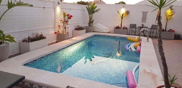 Chalet independiente en venta en Barrio La Siesta - El Salado - Torreta, Torrevieja
photo 1