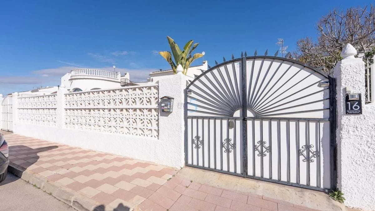Venta de chalet independiente en Barrio La Siesta - El Salado - Torreta, Torrevieja
photo 4
