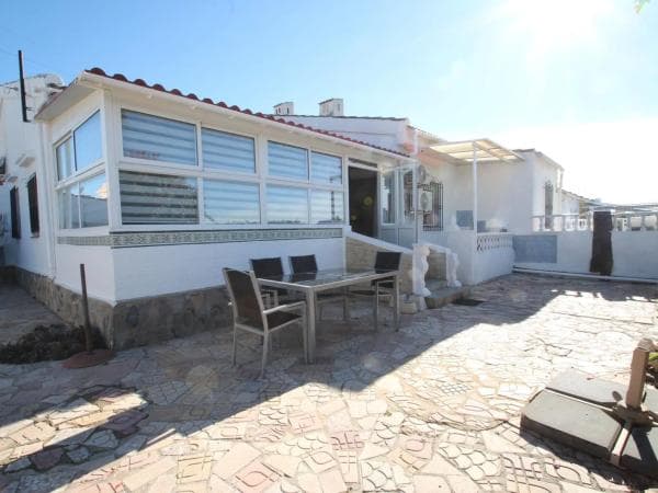 Chalet independiente en venta en Barrio La Siesta - El Salado - Torreta, Torrevieja
thumbnail 1