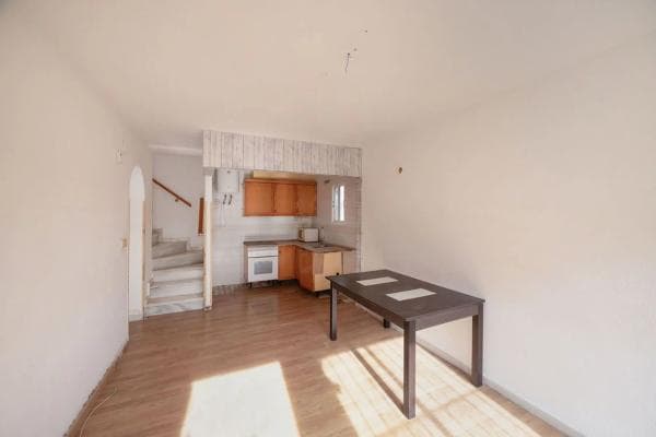 Chalet pareado en calle Laguna Verde thumbnail 1