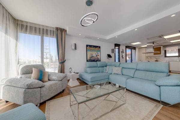 Chalet independiente en venta en Barrio Los Balcones - Los Altos del Edén, Torrevieja
thumbnail 2