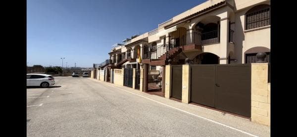 Venta de piso en Calle silvia Martinez Santiago, 6, Torrevieja
thumbnail 1