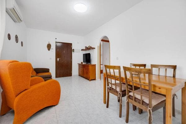 Venta de piso en Calle Camilo José Cela, 40, Torrevieja
thumbnail 1