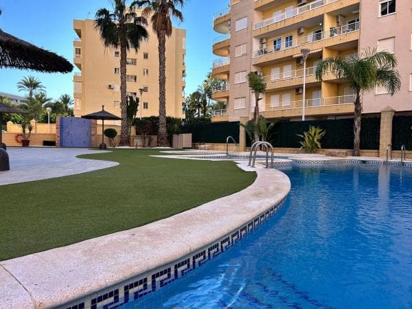 Venta de piso en Avenida Roentgen, 3, Torrevieja
thumbnail 2
