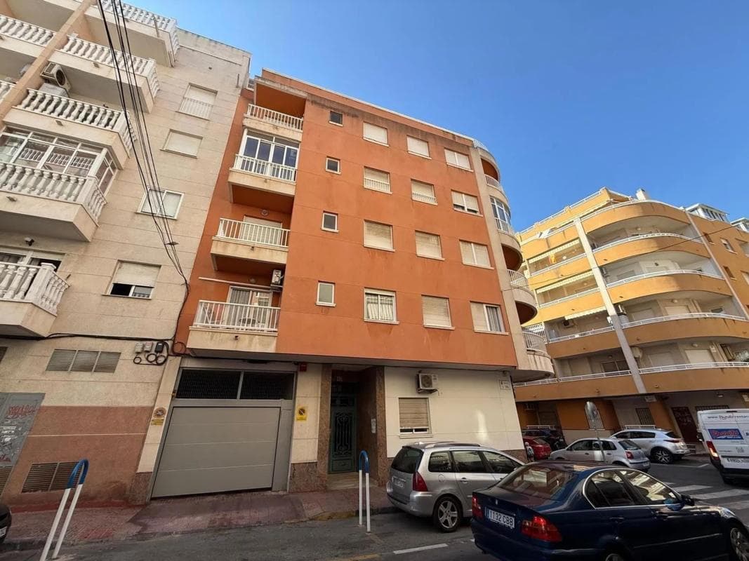 Sale of apartment in Barrio Las Piscinas Naturales, Torrevieja
photo 4