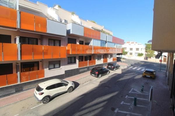 Sale of flat in Calle Manuel Galián, Torrevieja
thumbnail 1