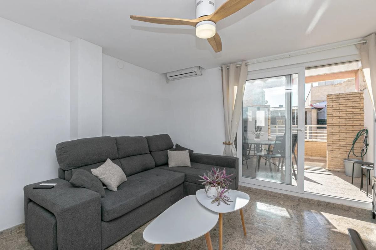 Sale of apartment in Barrio Las Piscinas Naturales, Torrevieja
photo 4