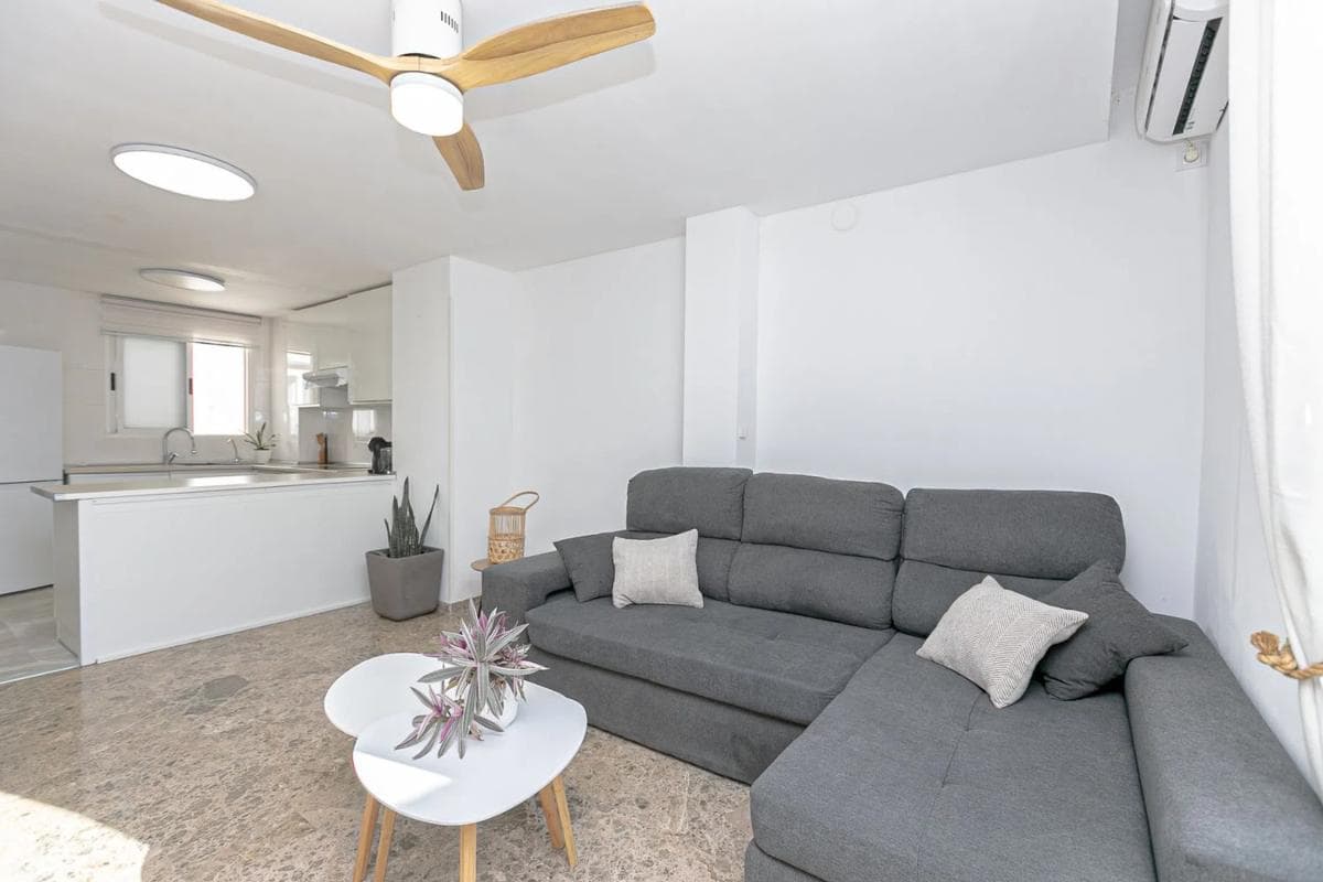 Sale of apartment in Barrio Las Piscinas Naturales, Torrevieja
photo 5