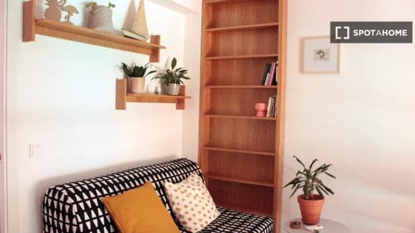 Piso en alquiler en C. Marina Lavandeira , Madrid thumbnail 1
