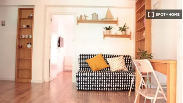 Piso en alquiler en C. Marina Lavandeira , Madrid thumbnail 2