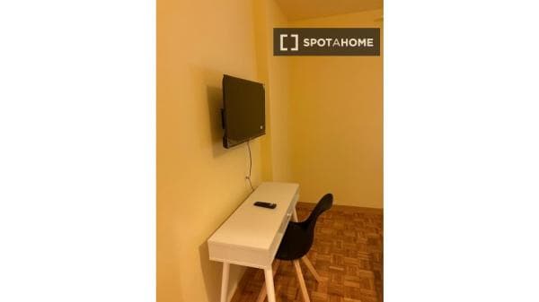 Habitación en piso compartido en alquiler en Chopera, Madrid thumbnail 2