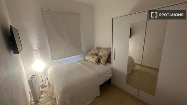 Habitación en un piso compartido de 3 habitaciones en Les Corts, Barcelona thumbnail 2
