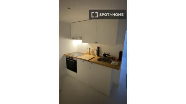 Piso en alquiler en Carrer d'Arbúcies , Barcelona thumbnail 1