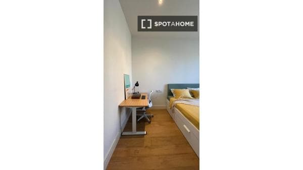 Habitación en piso compartido en alquiler en El Poble Sec, Barcelona thumbnail 1