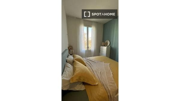 Habitación en piso compartido en alquiler en El Poble Sec, Barcelona thumbnail 2
