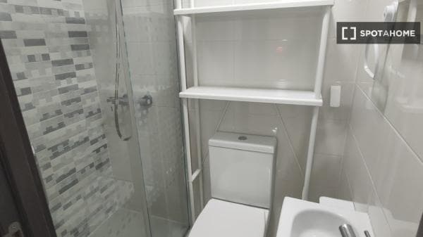 Habitación en piso compartido en alquiler en Alcalá de Henares photo 1