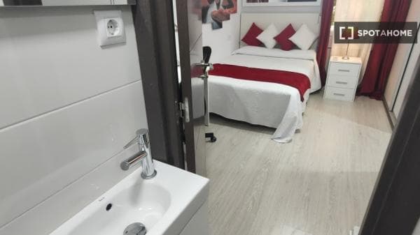Habitación en piso compartido en alquiler en Alcalá de Henares thumbnail 1