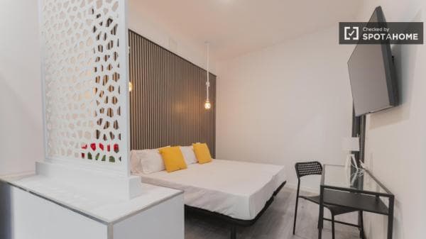 Estudio en alquiler en Carrer de Fra Joan de Monzó, València photo 1