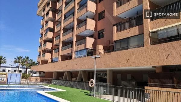 Habitación en piso compartido en Comunidad Valenciana. photo 1