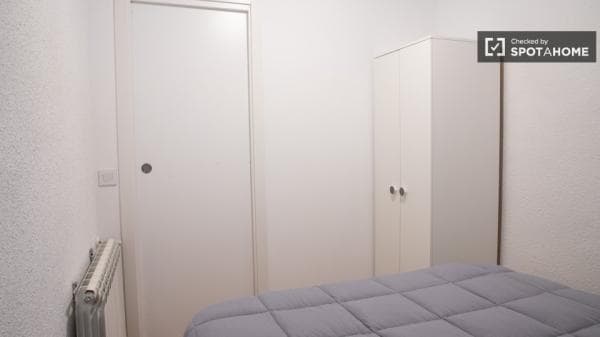 Piso en alquiler en C. de Carlos Fuentes , Madrid thumbnail 2
