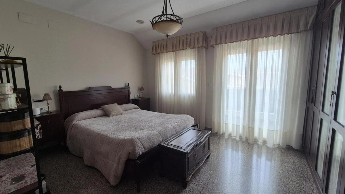 Venta de chalet adosado en Calle de tambor granaderos, 20 , Villena photo 2