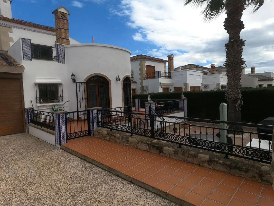 Sale of independent chalet in Calle Almoradí, 24, Algorfa
photo 4