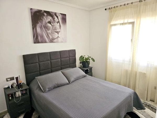 Chalet independiente en venta en Calle Indira Gandhi, Benijofar
thumbnail 1