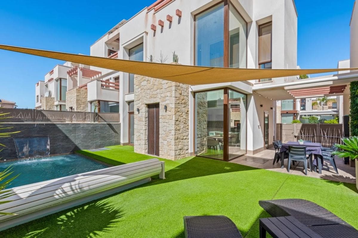 Venta de chalet adosado en Calle Velázquez , Formentera del Segura photo 4