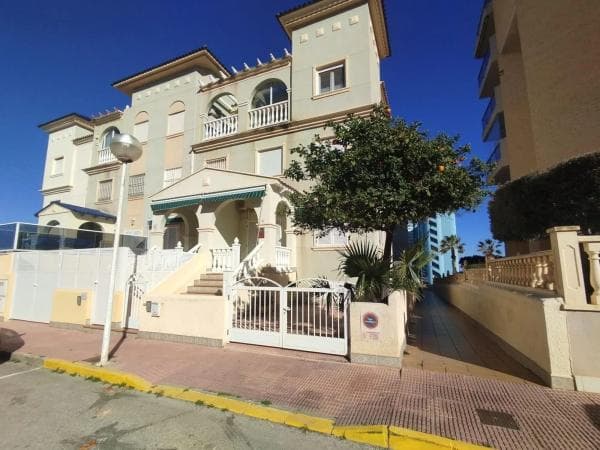Chalet pareado en calle Dinamarca photo 1